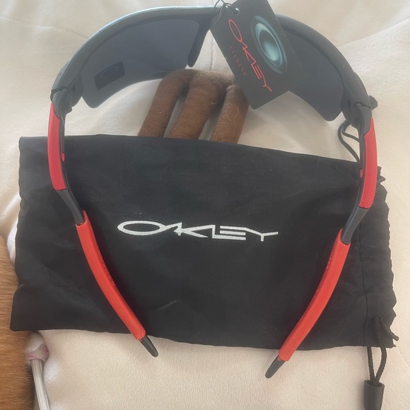 Oakley shades with tag & cover - Picture 5 of 10